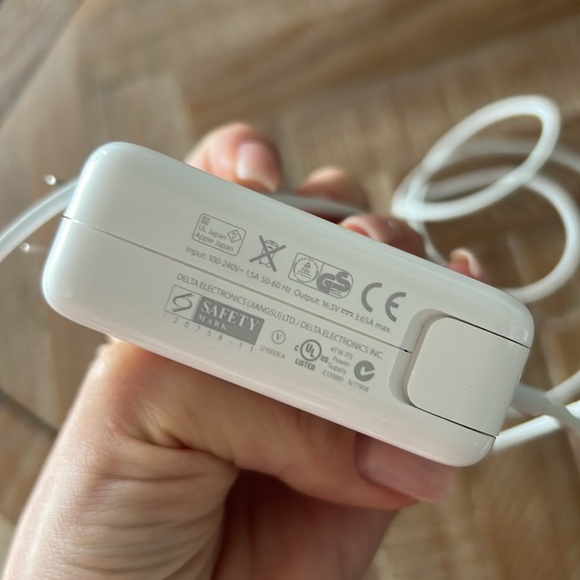 Mac Book Pro Charger - 60W T-Tip Magnetic Charger Power Adapter, Universal Lapto - Picture 4 of 5